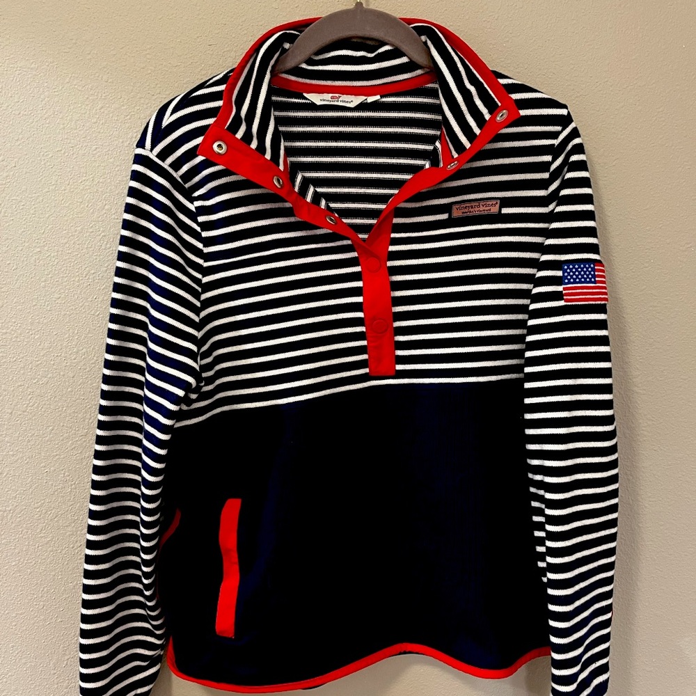 Vineyard Vines Americana Red White and Blue patriotic snap placket size Large.